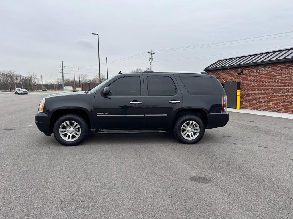 GMC Yukon AWD 4dr 1500 Denali 2011