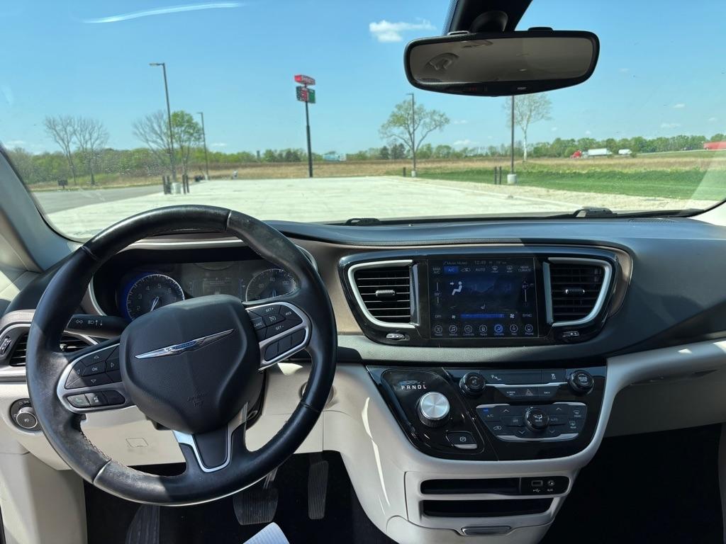 Chrysler Pacifica Touring-L FWD 2017