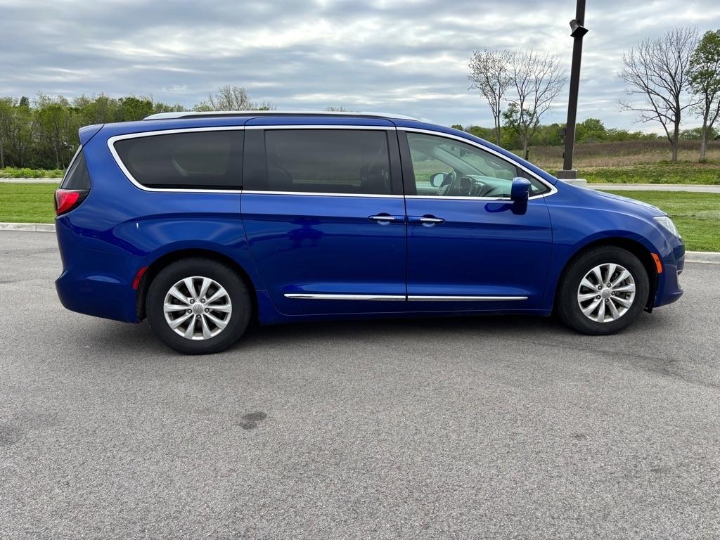 Chrysler Pacifica Touring L FWD 2019