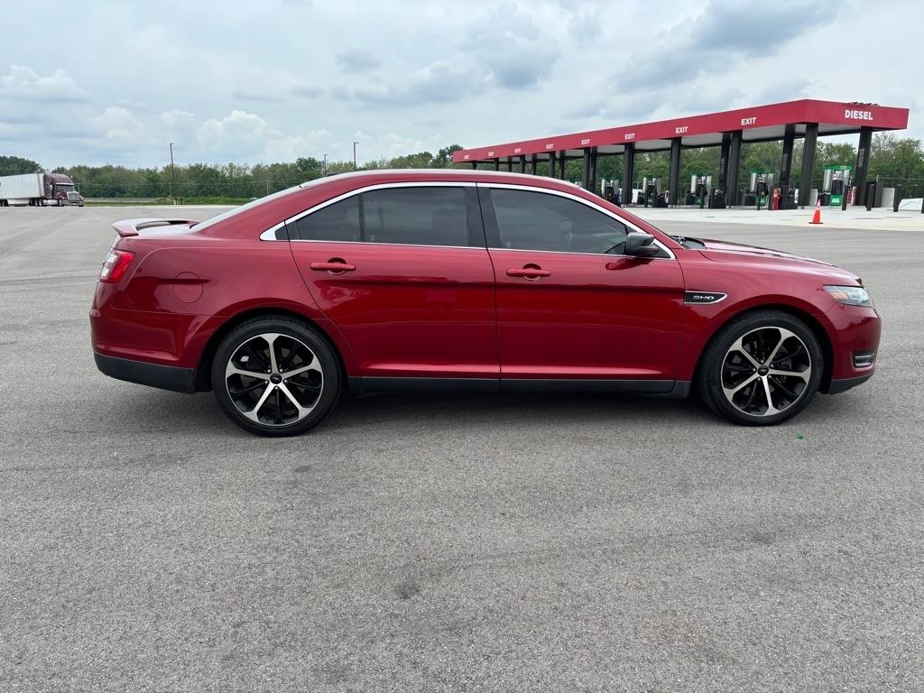 Ford Taurus 4dr Sdn SHO AWD 2016