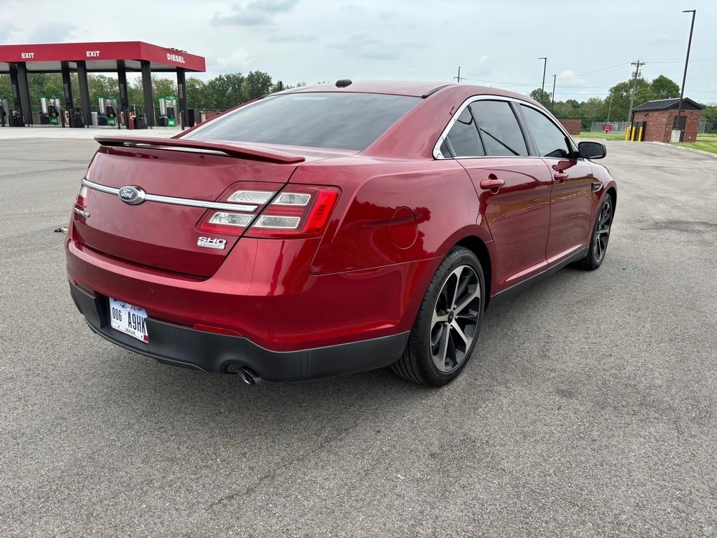 Ford Taurus 4dr Sdn SHO AWD 2016