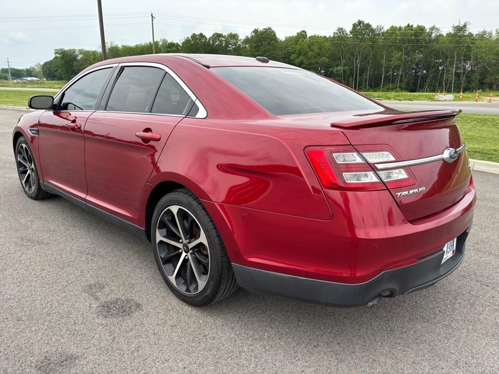 Ford Taurus 4dr Sdn SHO AWD 2016