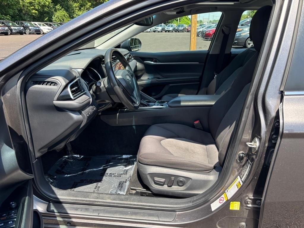 Toyota Camry Hybrid LE CVT (Natl) 2018