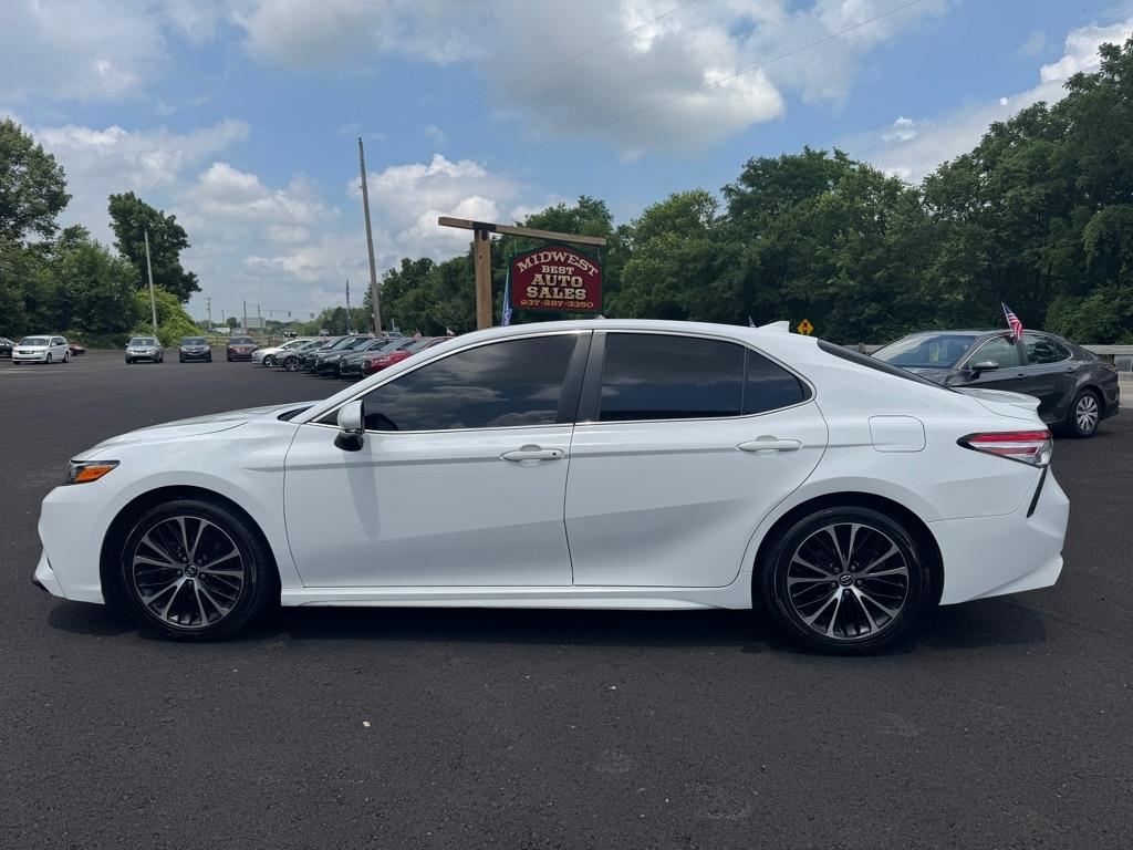 Toyota Camry SE Auto (Natl) 2020