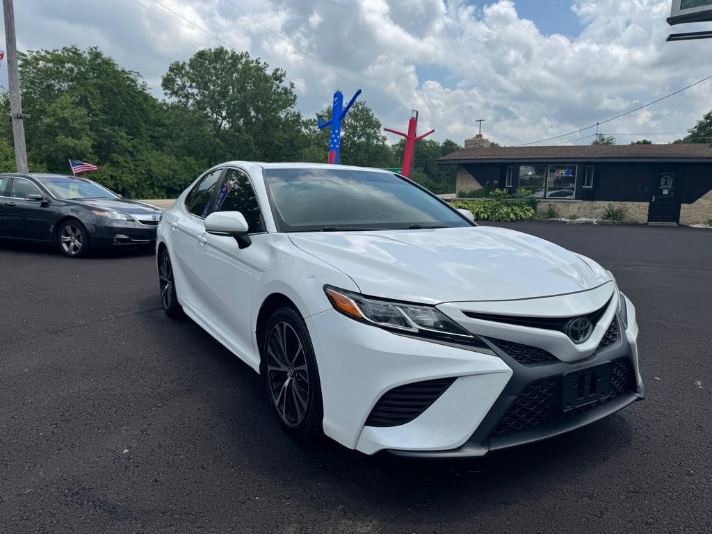 Toyota Camry SE Auto (Natl) 2020