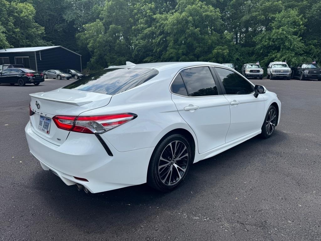 Toyota Camry SE Auto (Natl) 2020