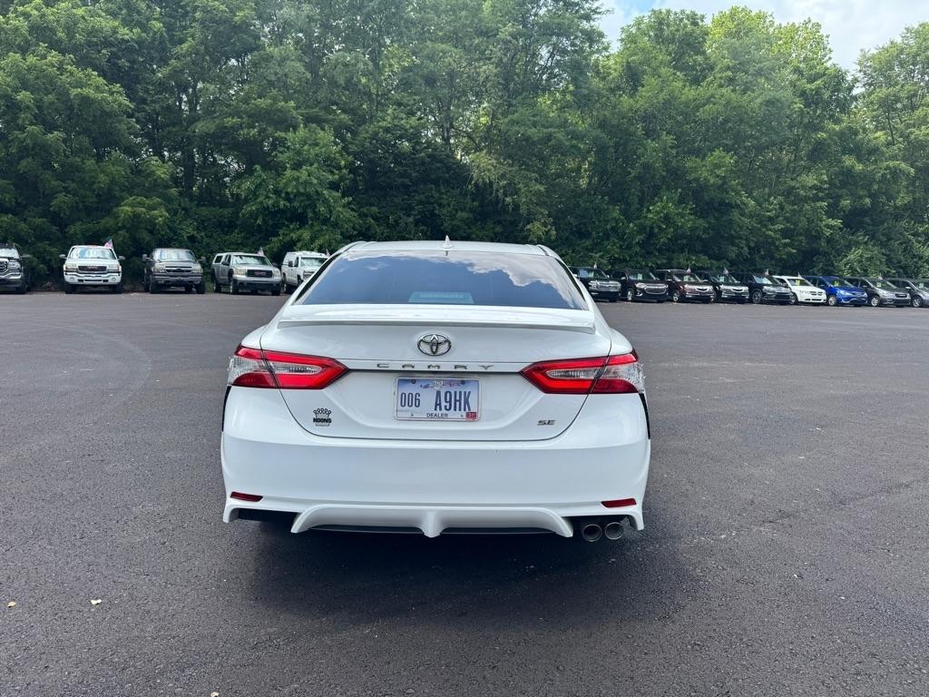 Toyota Camry SE Auto (Natl) 2020