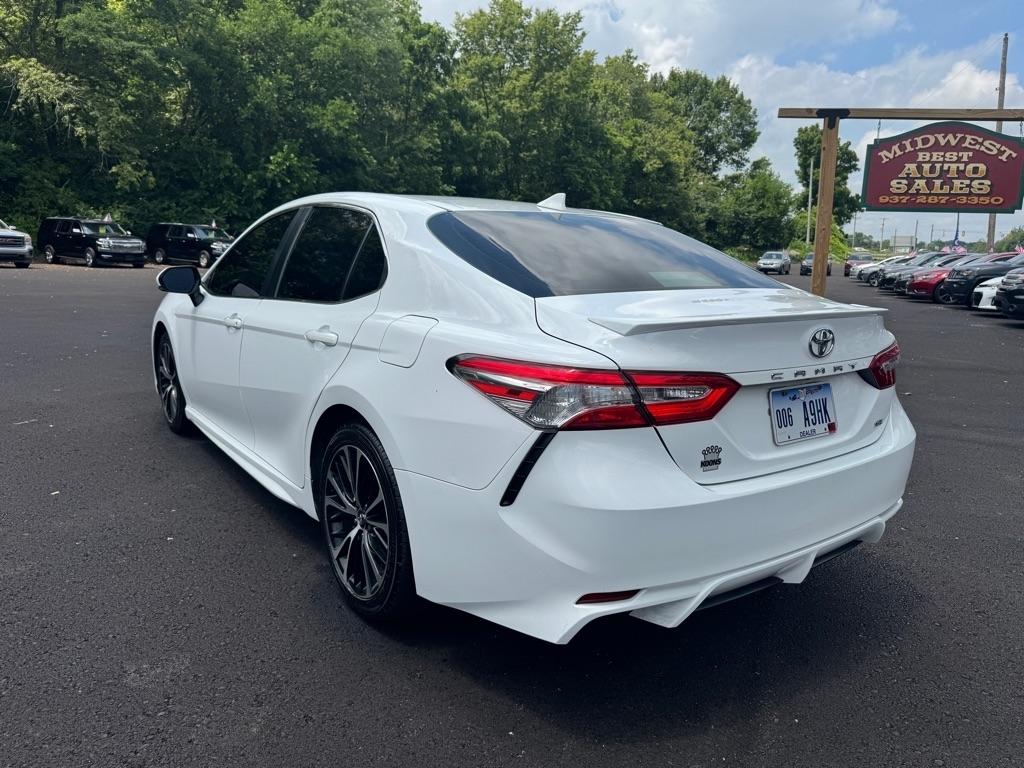 Toyota Camry SE Auto (Natl) 2020