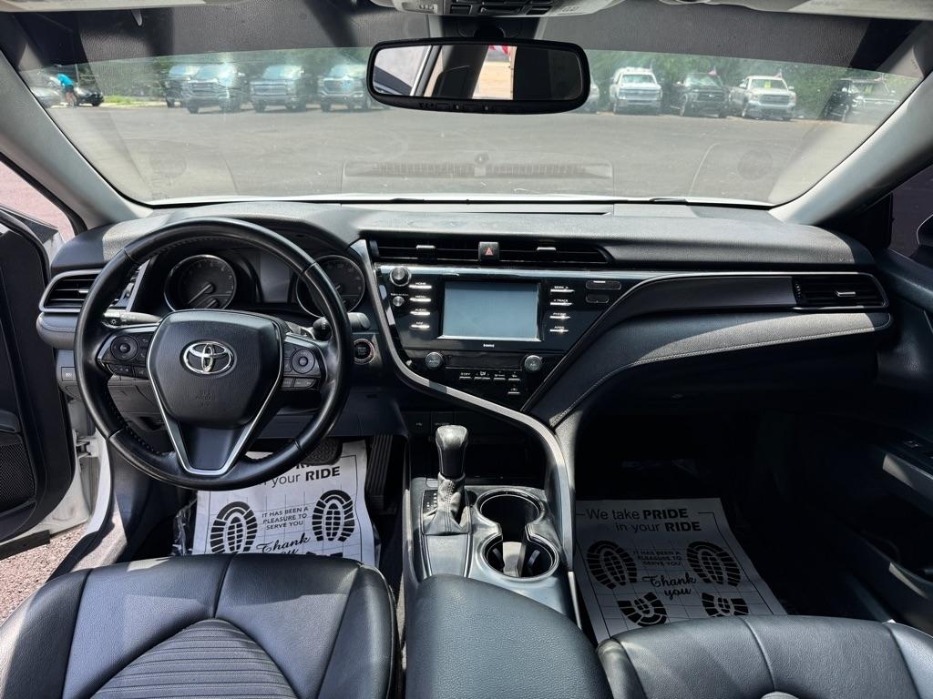 Toyota Camry SE Auto (Natl) 2020