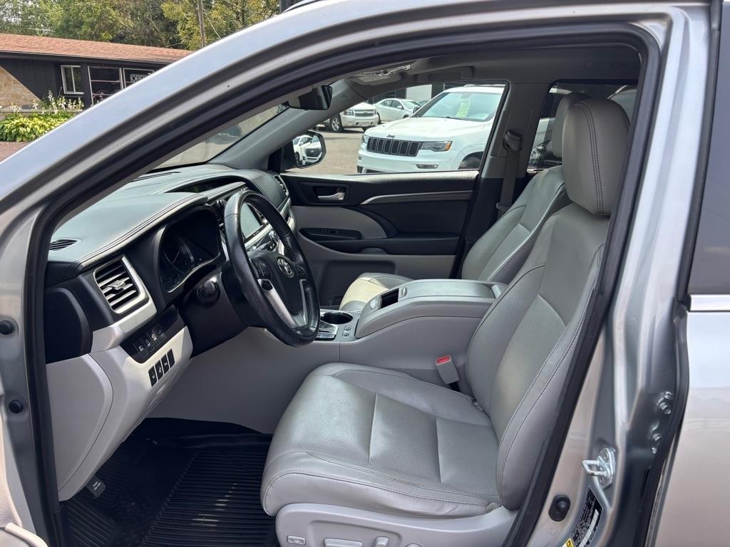 Toyota Highlander Limited V6 AWD (Natl) 2017