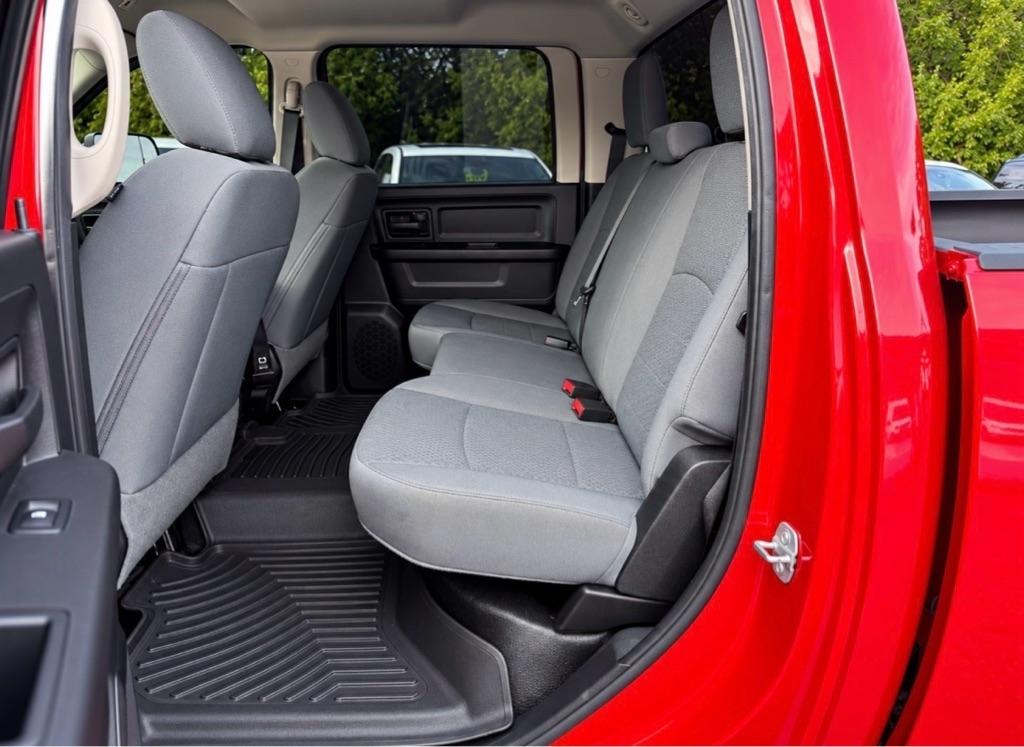 RAM 2500 Tradesman 4x4 Crew Cab 6'4" Box 2017