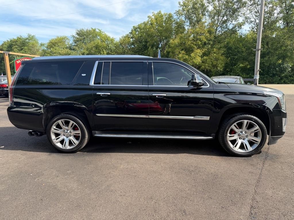 Cadillac Escalade ESV 4WD 4dr Luxury 2017