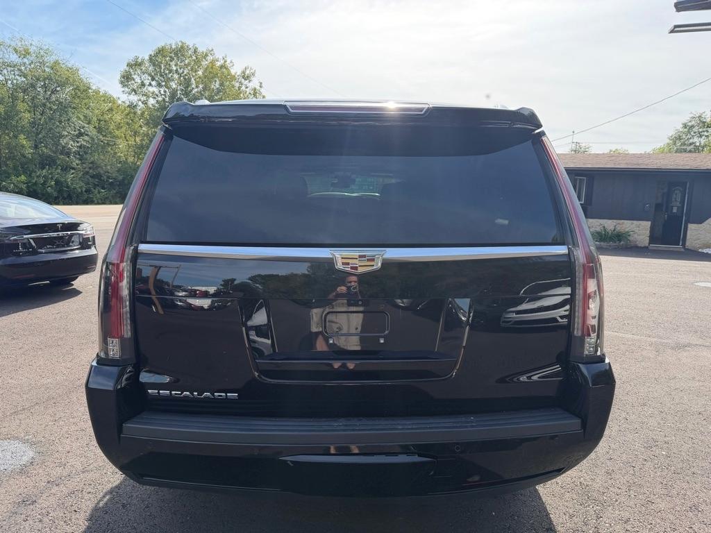 Cadillac Escalade ESV 4WD 4dr Luxury 2017