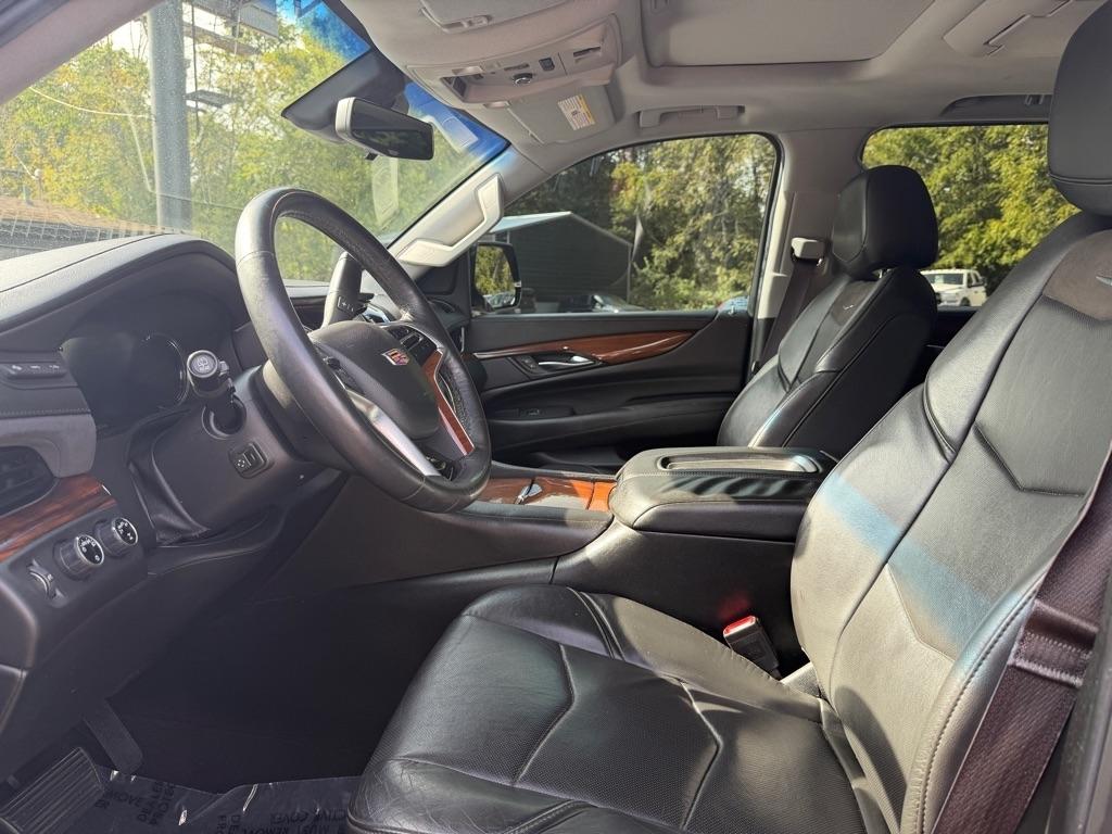 Cadillac Escalade ESV 4WD 4dr Luxury 2017