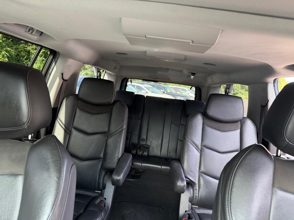 Cadillac Escalade ESV 4WD 4dr Luxury 2017