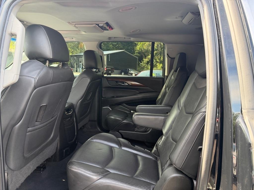 Cadillac Escalade ESV 4WD 4dr Luxury 2017