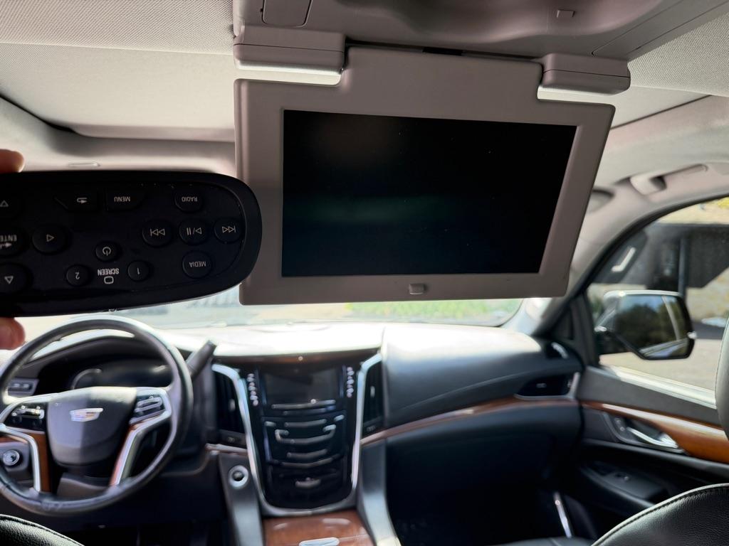 Cadillac Escalade ESV 4WD 4dr Luxury 2017
