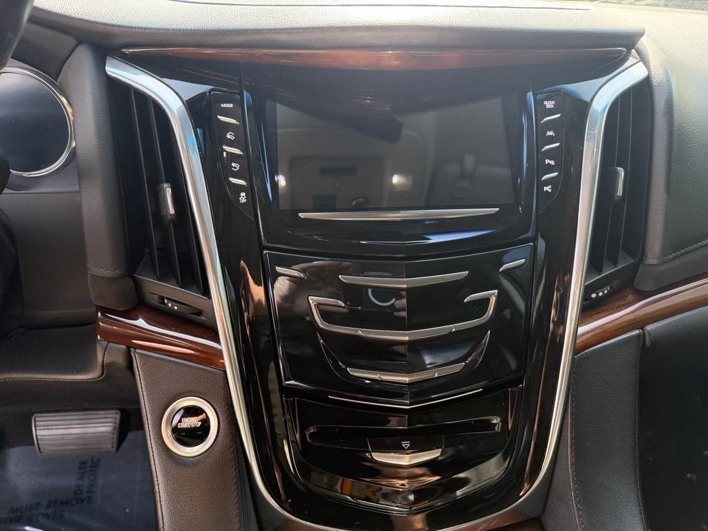 Cadillac Escalade ESV 4WD 4dr Luxury 2017
