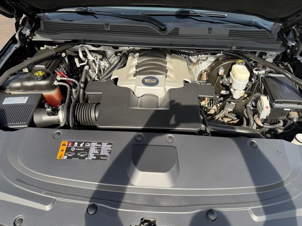 Cadillac Escalade ESV 4WD 4dr Luxury 2017