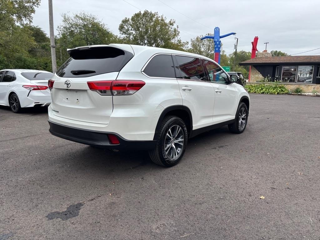 Toyota Highlander LE I4 FWD (Natl) 2019
