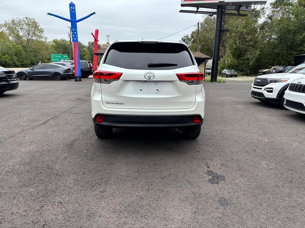 Toyota Highlander LE I4 FWD (Natl) 2019