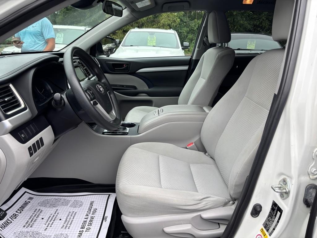 Toyota Highlander LE I4 FWD (Natl) 2019