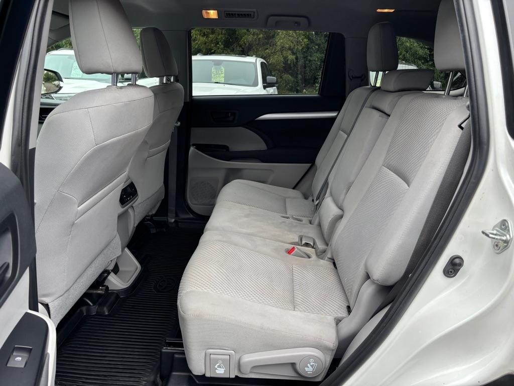 Toyota Highlander LE I4 FWD (Natl) 2019