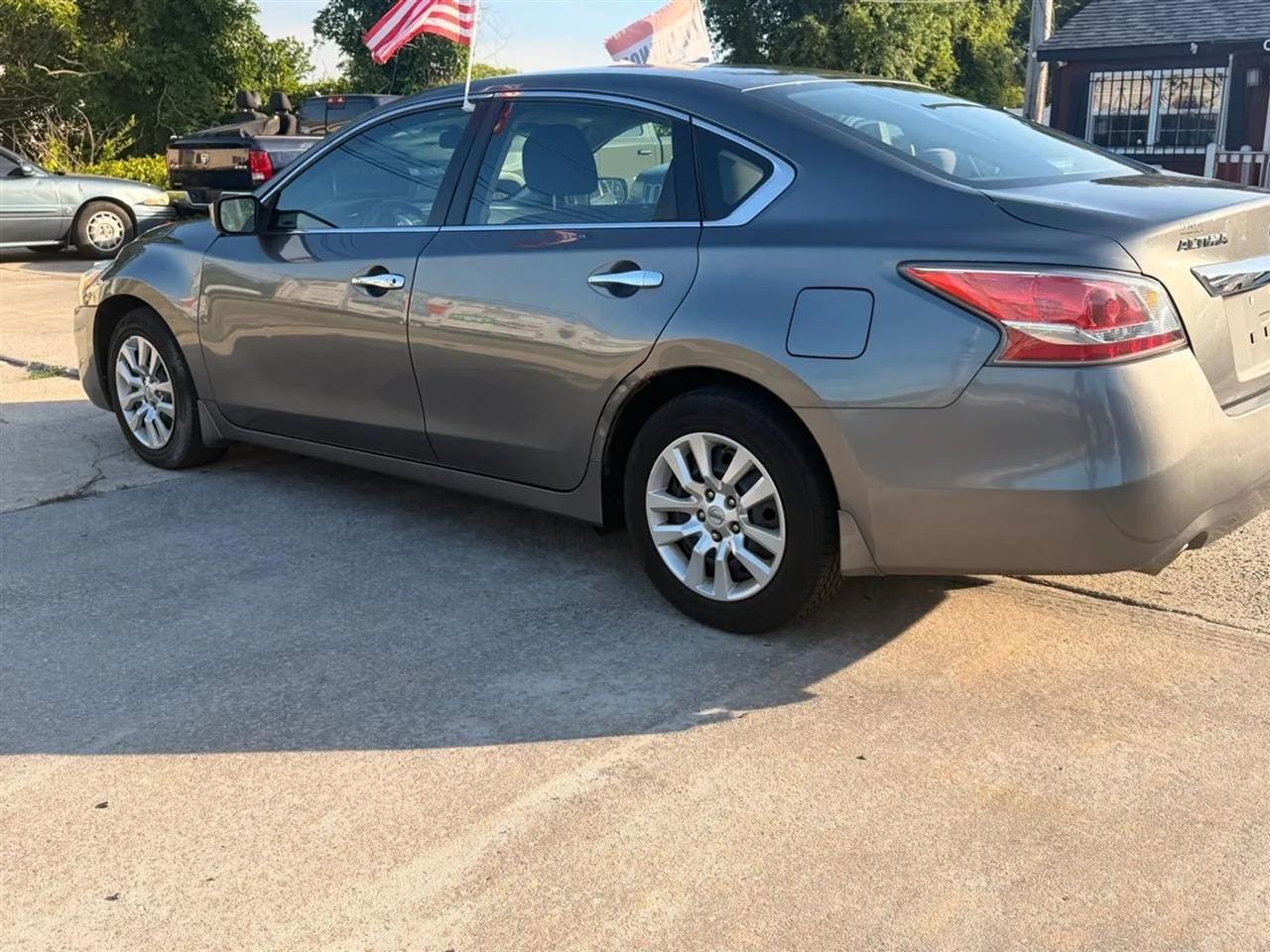 Nissan Altima  2015