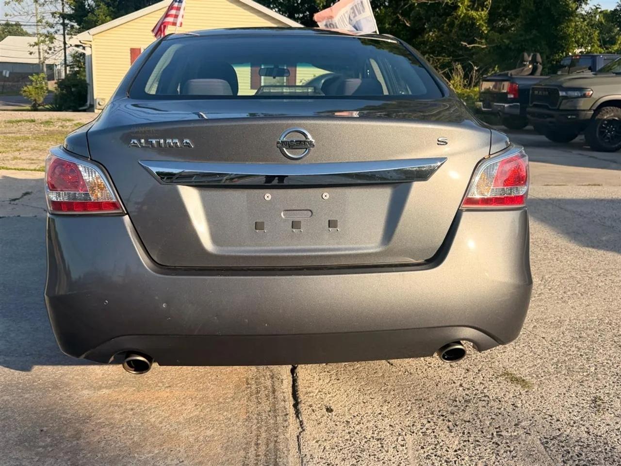 Nissan Altima  2015