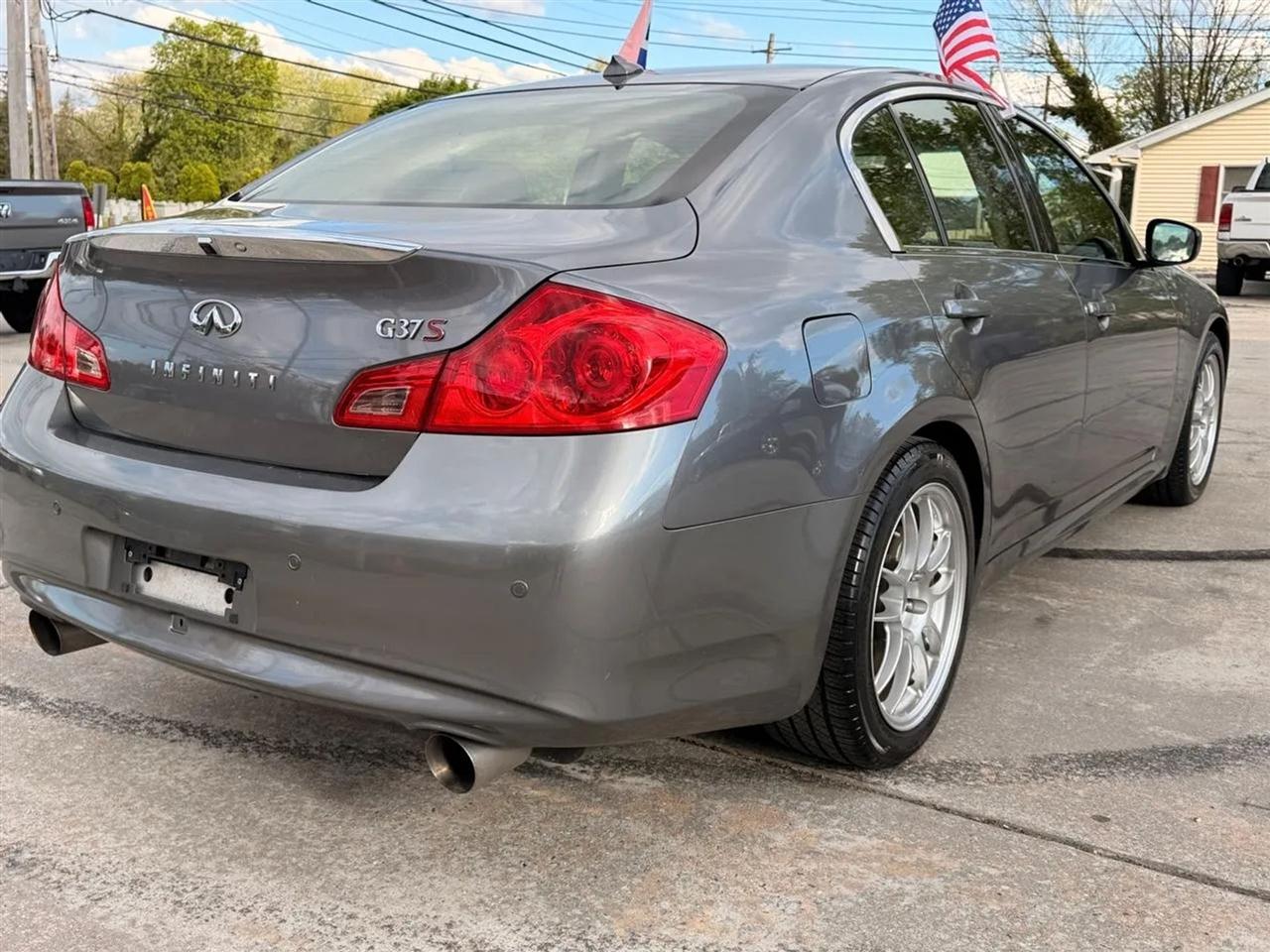 Infiniti G Sedan  2011