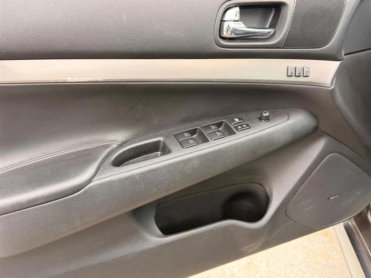 Infiniti G Sedan  2011