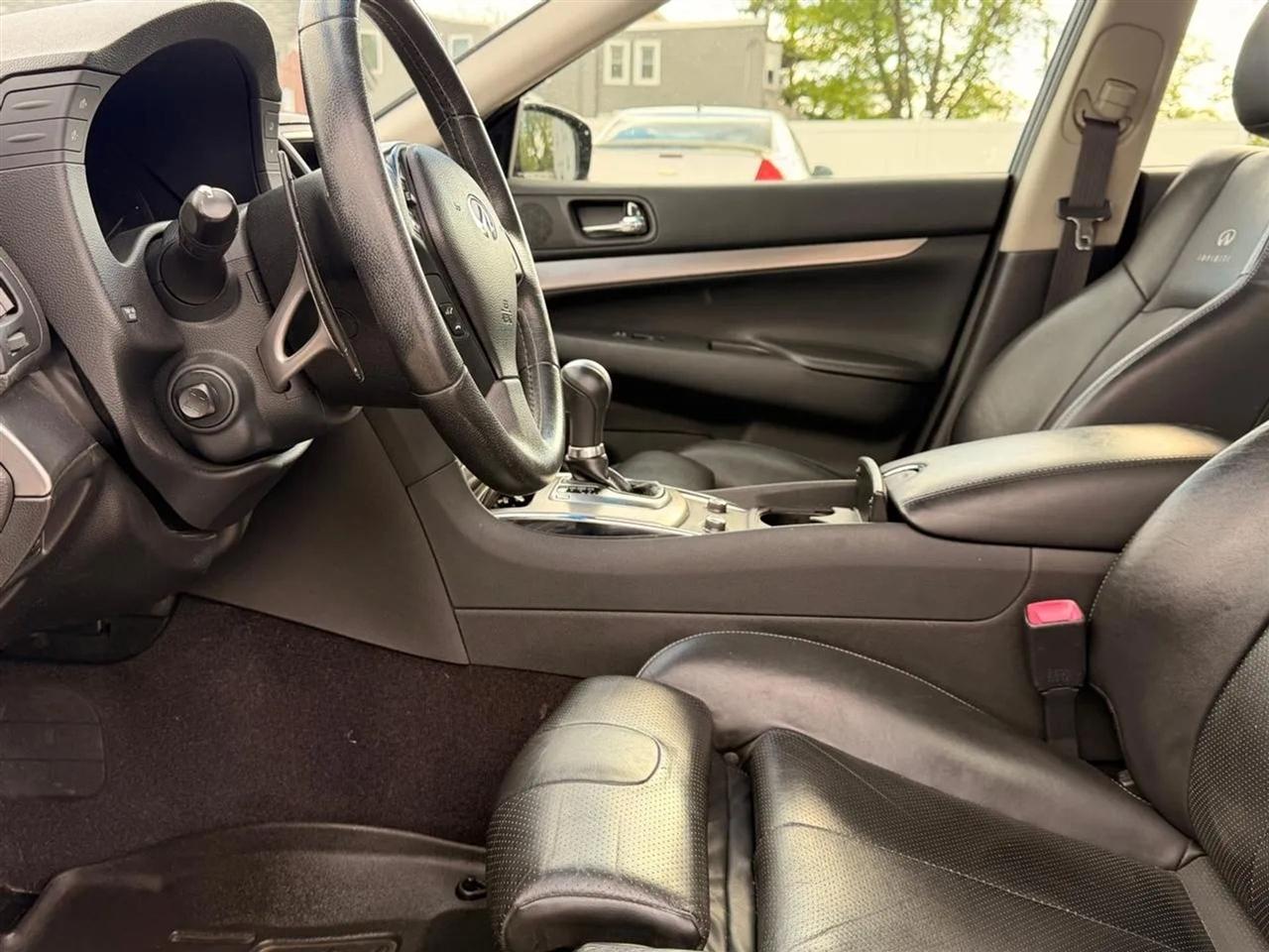 Infiniti G Sedan  2011