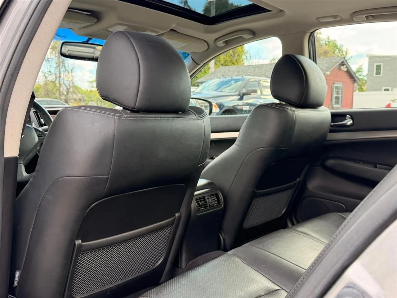 Infiniti G Sedan  2011