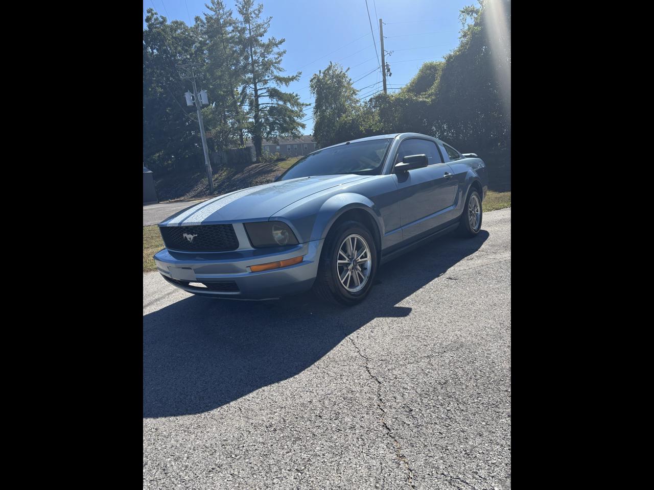2005 Ford Mustang V6 Deluxe Coupe