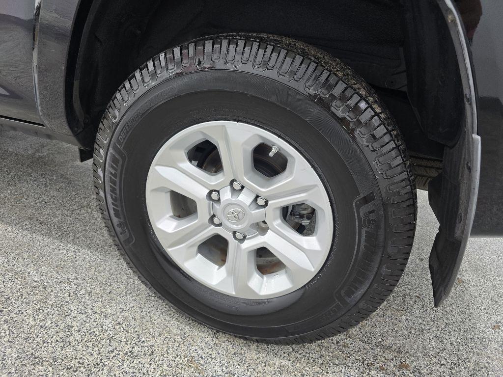 Toyota 4Runner SR5 2WD 2015