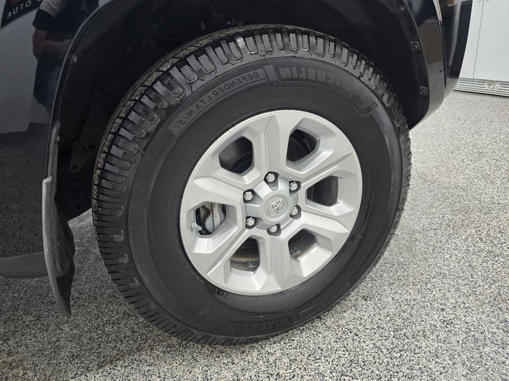 Toyota 4Runner SR5 2WD 2015