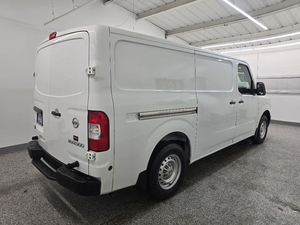 Nissan NV Cargo 2500 HD S V6 2021