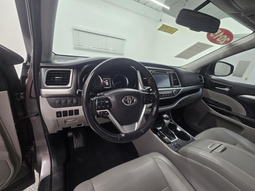 Toyota Highlander XLE FWD V6 2015