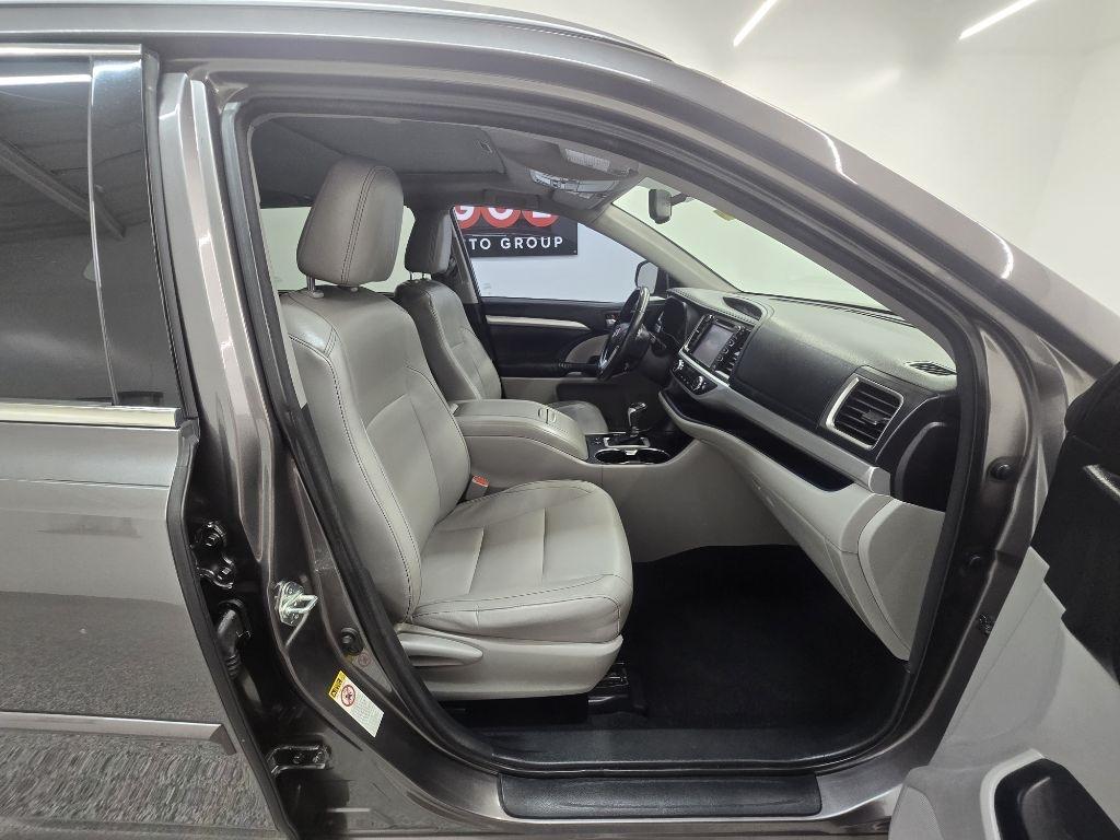 Toyota Highlander XLE FWD V6 2015