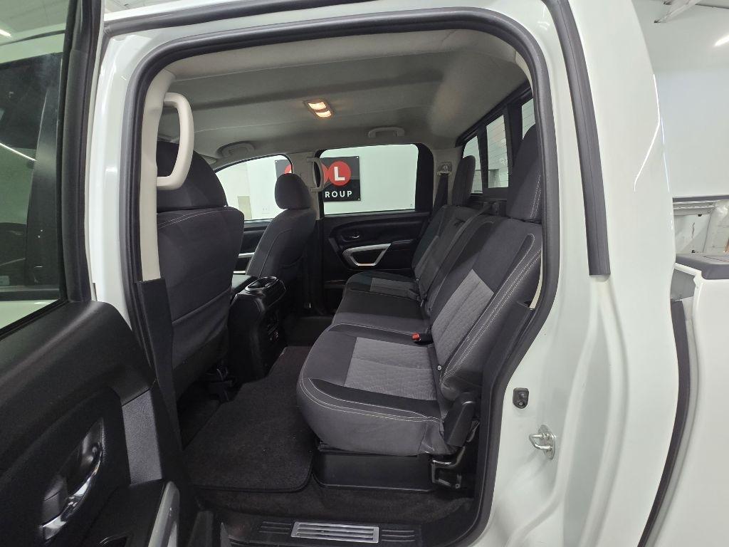 Nissan Titan SV Crew Cab 4WD 2021