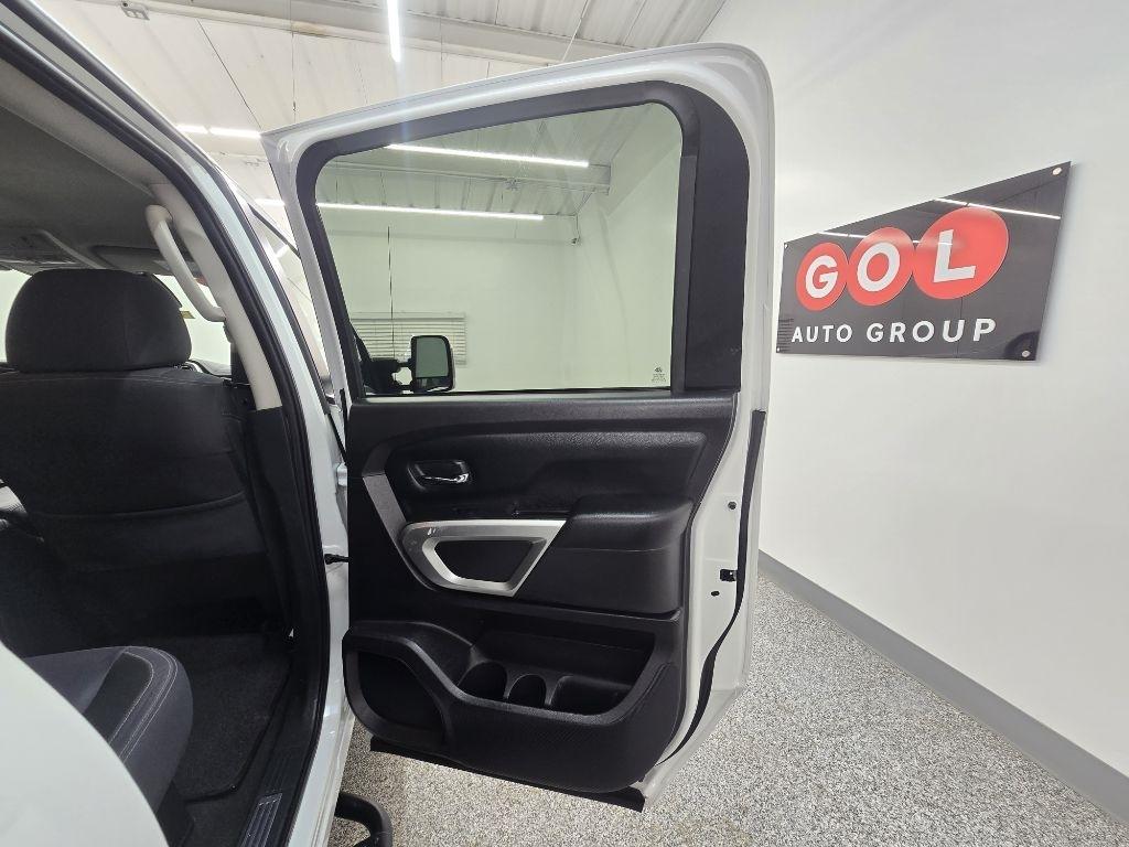 Nissan Titan SV Crew Cab 4WD 2021