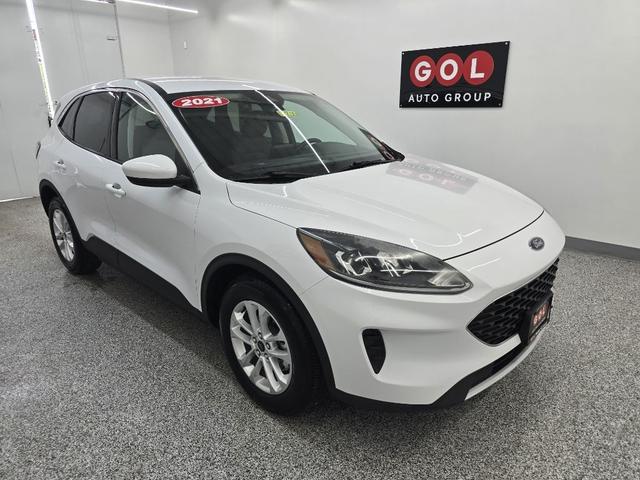 White 2021 Ford Escape SE FWD SUV / Crossover Front-Wheel Drive Automatic