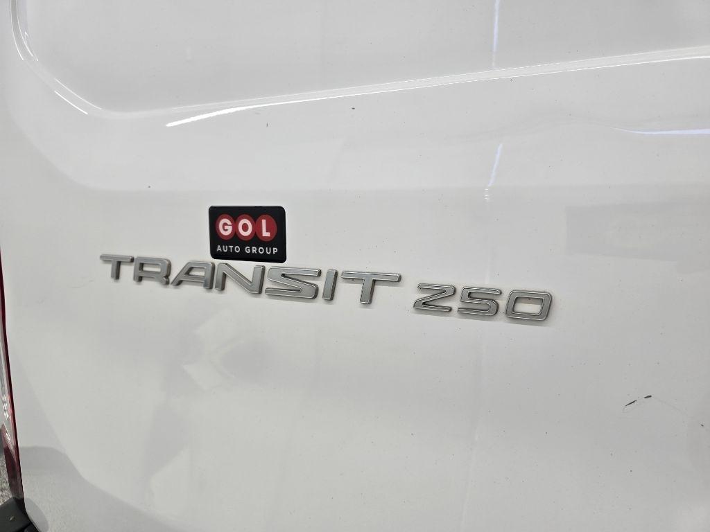 Ford Transit 250 Van Low Roof w/Sliding Pass. 130-in. WB 2020