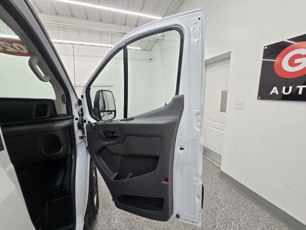 Ford Transit 250 Van Low Roof w/Sliding Pass. 130-in. WB 2020