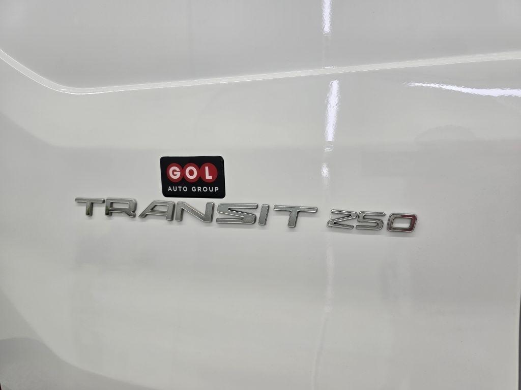 Ford Transit 250 Van Low Roof w/Sliding Pass. 148-in. WB 2017