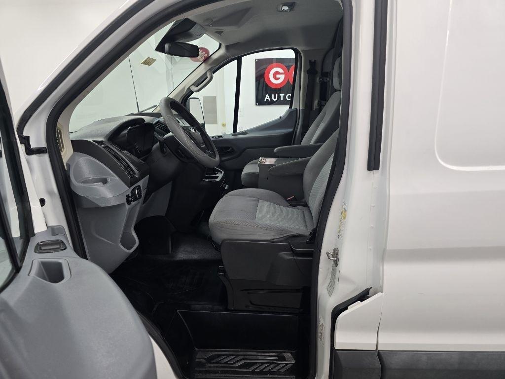 Ford Transit 250 Van Low Roof w/Sliding Pass. 148-in. WB 2017