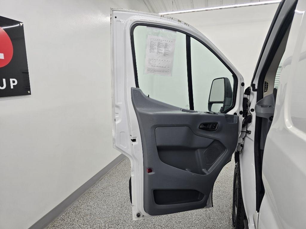 Ford Transit 250 Van Low Roof w/Sliding Pass. 148-in. WB 2017