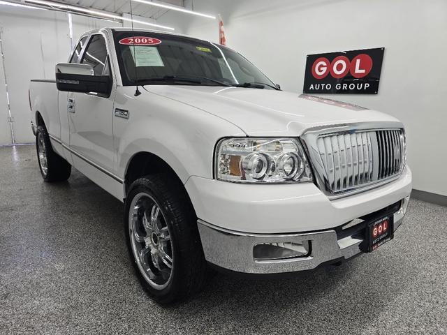 White 2005 Ford F-150 XLT Pickup Truck Rear-Wheel Drive Manual