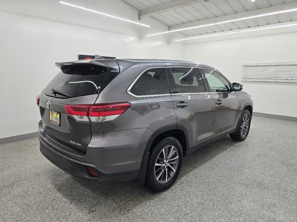 Toyota Highlander XLE AWD V6 2019
