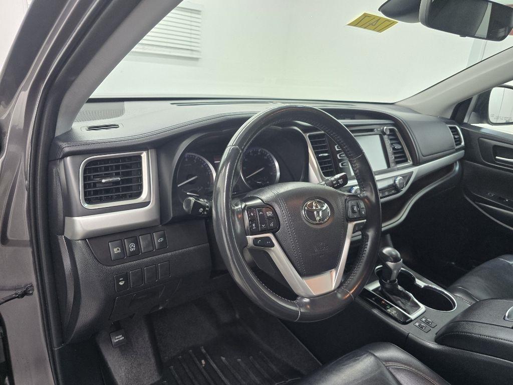 Toyota Highlander XLE AWD V6 2019